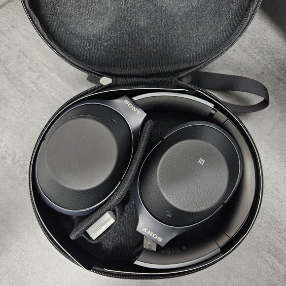 Sony Wireless Noise Canceling Stereo Headphones (WH1000XM2) - Picture 7 of 14